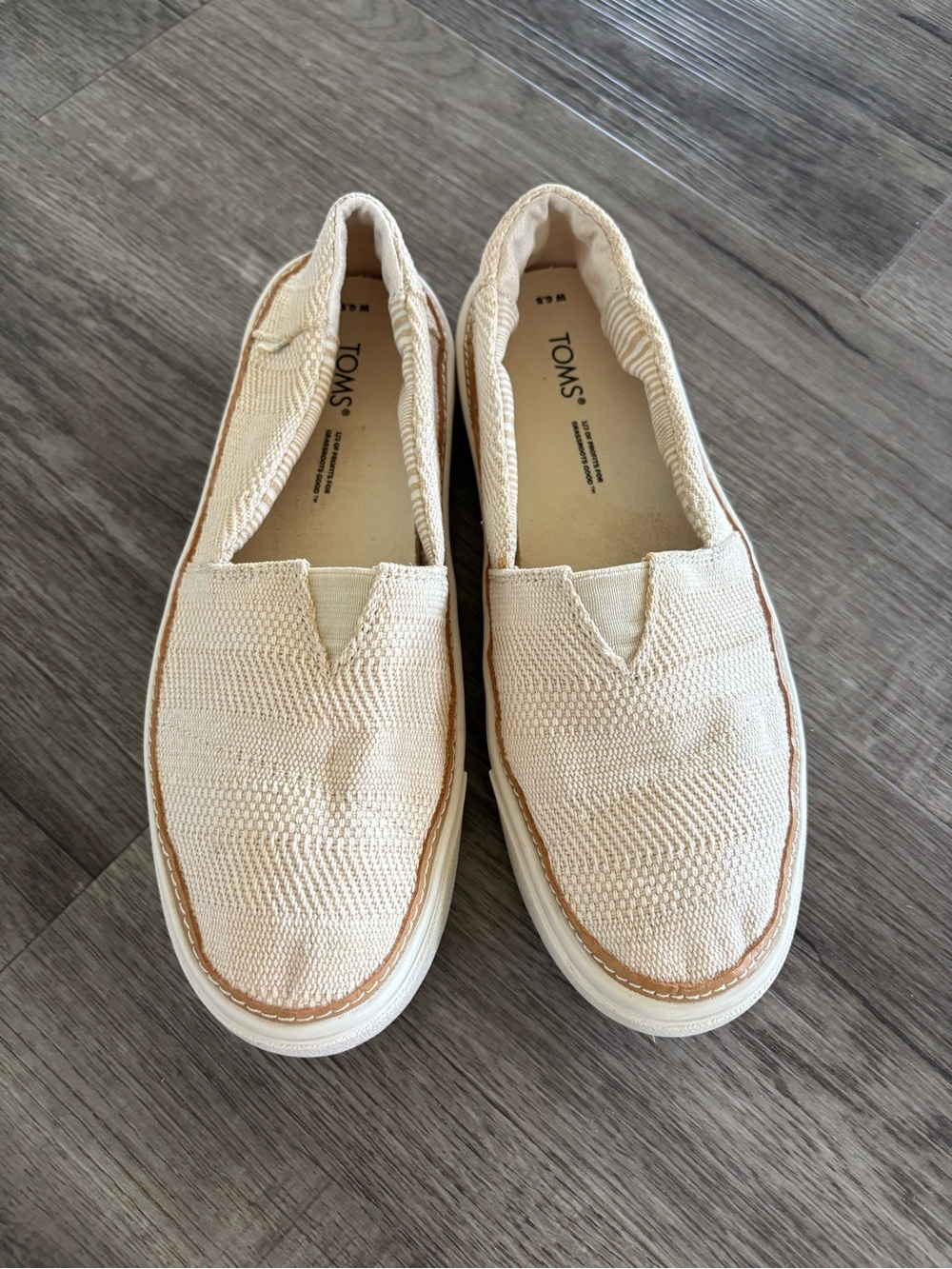 Women’s Toms Slip Ons 6.5